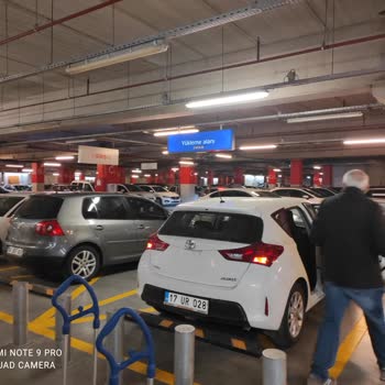 IKEA Ürün Yükleme Alanı Neden Sadece Üç Adet Araba İçin?