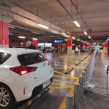 IKEA Ürün Yükleme Alanı Neden Sadece Üç Adet Araba İçin?