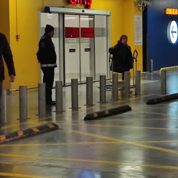 IKEA Ürün Yükleme Alanı Neden Sadece Üç Adet Araba İçin?