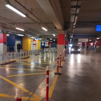 IKEA Ürün Yükleme Alanı Neden Sadece Üç Adet Araba İçin?