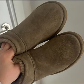 Online Lostra Ayakkabımı Temizlemek Yerine Kullanılmayacak Bir Hale Getirdiler