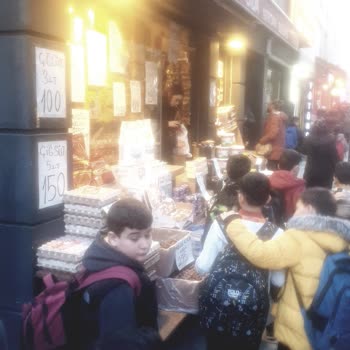 Bayrampaşa Belediyesi Çocuklar Okula Caddeden Gidiyor