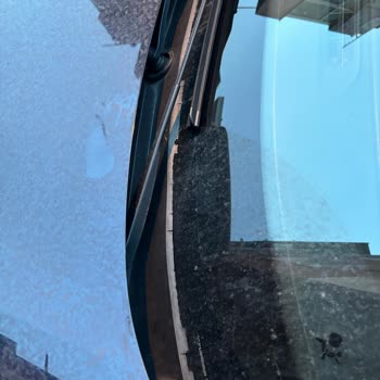 Renault Serviste Ön Cam Fitilleri Kırık!