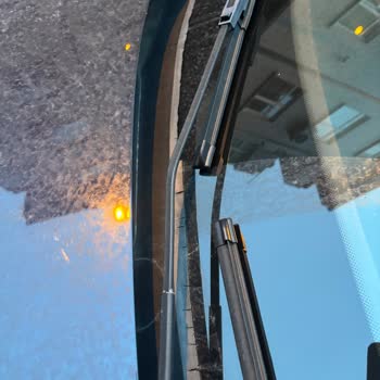 Renault Serviste Ön Cam Fitilleri Kırık!