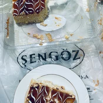 Şengöz Baklava & Pasta Şengöz Baklavaları Bozuk Ürünler Satıyorlar