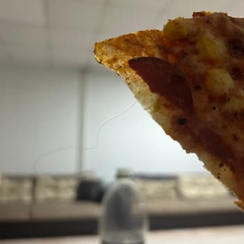 Little Caesars Pizzamdan Saç Çıktı