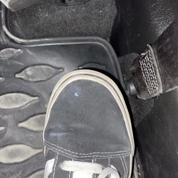 Vansvturkiye.com Vans Ayakkabı Ayağa Solma Yapıyor,1 Sene Olmadan Ayakkabı Delindi.