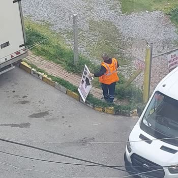 İzmir Büyükşehir Belediyesi Mezarlıklar Ve Muhtarlık Afisleri