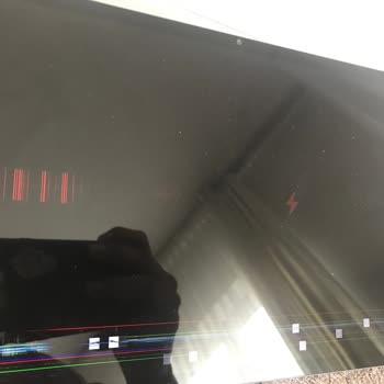Media Markt İç Ekranı Kırık Ürün Teslim Etti.