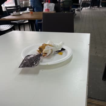 Sağlık Bakanlığı Acil Servis Karşısındaki Hastane Kantini İle İlgili Şikayet