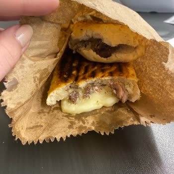 Köfteci Yusuf Bahçelievler Metrobüs Yanı Şubesi