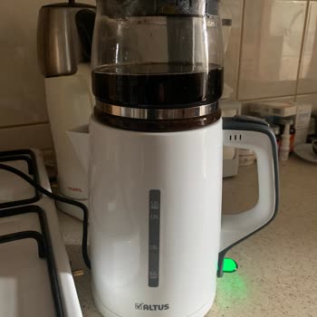 Altus Marka Çay Seti Su Yüzeyinde Yağ Oluşuyor