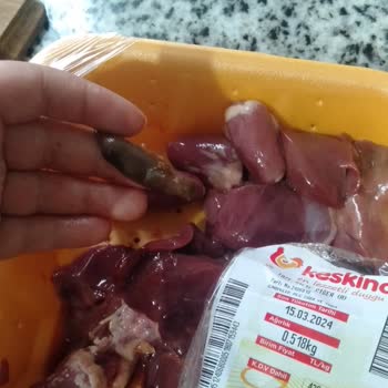 Keskinoğlu Tavuk Ciğeri İçinden İçi Pislik Dolu Tavuk Bağırsağı Çıktı