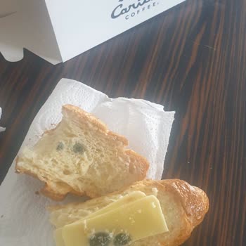 Ankara Gar Caribou Coffee Küflü Kruvasan Ve Kaşarsız Tost