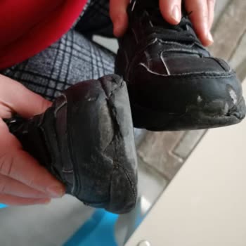 FLO Ayakkabı Garanti Dahil 3 Ay Oldu Aldığım Ürün Garantiye Yollamıyor Mağaza