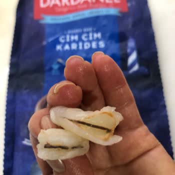 Dardanel Aldığımız Çim Çim Karidesin İçinde Yememize Engel Görüntülerin Olması