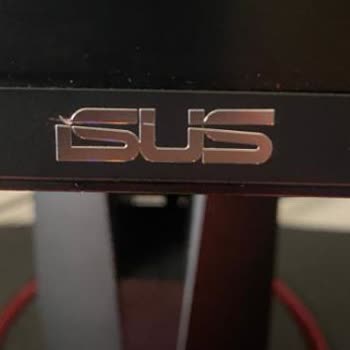 Asus Bilgisayar Asus Monitör Leke Geçmiyor Asus Yazısının A Sı Düştü
