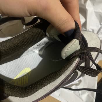 Sneakersonline.tr Orijinal Diye İddia Edip Sattıkları Ürünler Defolu Ve Orijinal Değil.