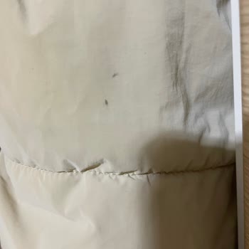 Mavi Krem Renk Şişme Montta Lekeler Oluştu