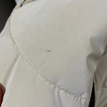 Mavi Krem Renk Şişme Montta Lekeler Oluştu