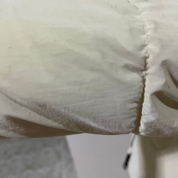 Mavi Krem Renk Şişme Montta Lekeler Oluştu