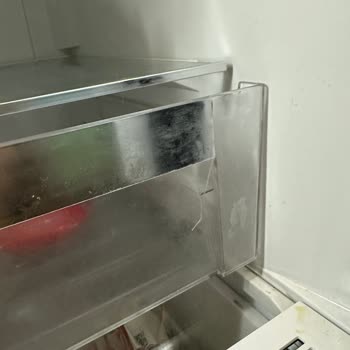 Vestel Buzdolabı Plastik Çekmecesi Kendi Kendine Çatladı
