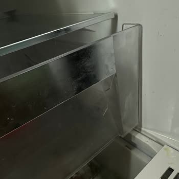 Vestel Buzdolabı Plastik Çekmecesi Kendi Kendine Çatladı