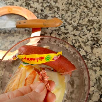 Müslümoğlu Gıda Sucukta Kıl Çıktı