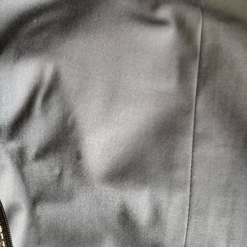 İmza Giyim Takım Elbisenin Üstünde Leke Olması