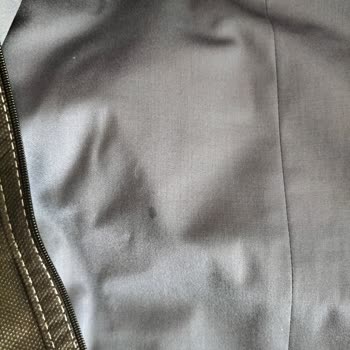 İmza Giyim Takım Elbisenin Üstünde Leke Olması