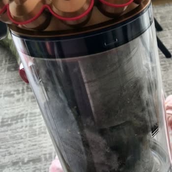 Dyson Servisten Borusu Ve Ana Gövdesi Darbe Almış Şekilde Geldi.