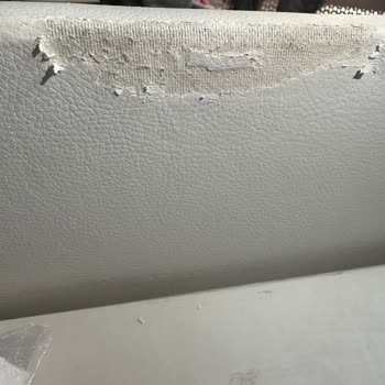 İşbir Yatak Malzeme Kalitesizliği Dökülen Deri Kaplama