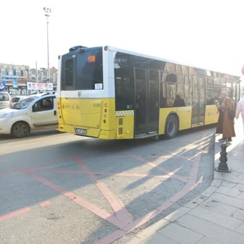 İBB - İstanbul Büyükşehir Belediyesi 133K Şoförünün Saygısızlığı