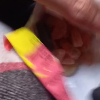 Kent Jelibon İçinden Çıkan Siyah Madde