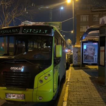 İstanbul Minibüsçüler Odası İETT Durağının Önüne Park Eden Minibüs Hk.