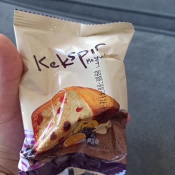 A101 Kekin İçinden Çıkan Plastik Parça