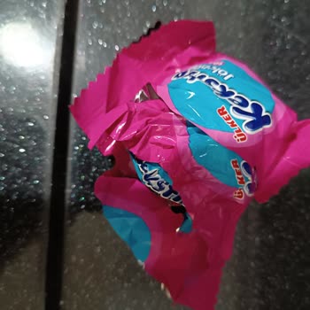 Ülker Kekstra Mini Paketlerden Boş Paketler Ve Parçalı Kekler Çıkması