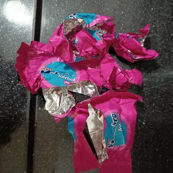 Ülker Kekstra Mini Paketlerden Boş Paketler Ve Parçalı Kekler Çıkması