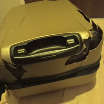 Türk Hava Yolları Valizim Parçalandı Tazminat Ödemiyor