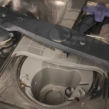 Beko Bulaşık Makinemde Sürekli Pas Oluşuyor