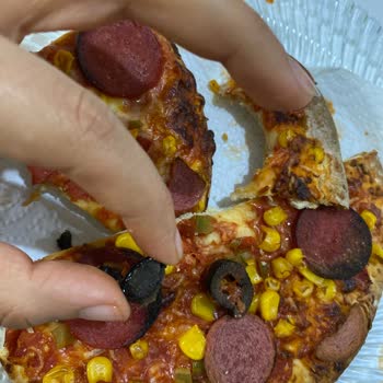 Superfresh Pizzada Zeytin Çekirdeği Dişimi Kırıyordu!