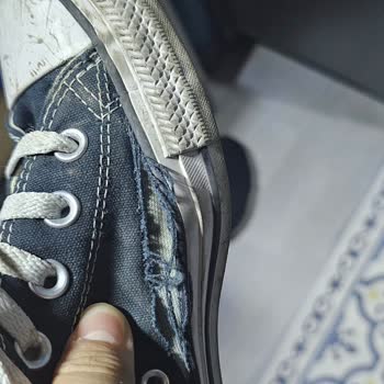 Converse Yandan Ayakkabının Açılması