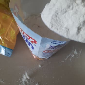 Katmer Undan Tüyler Çıktı.