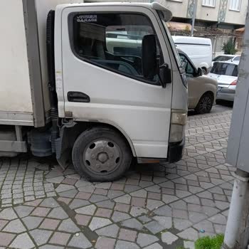 Sultangazi Belediyesi Kaldırıma Uygunsuz Park Yapılması