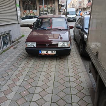 Sultangazi Belediyesi Kaldırıma Uygunsuz Park Yapılması
