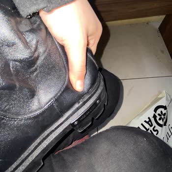 Yeşil Kundura Yırtık Botu Tamir Ettik Diye İki Kere Geri Gönderdiler