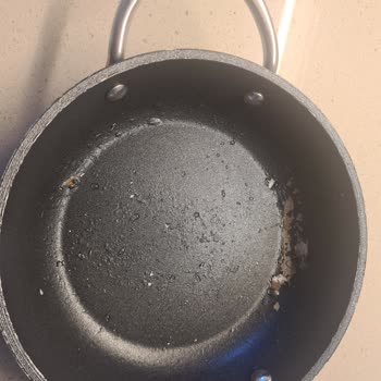 Amboss Ambos Tava Teflonu Boya Gibi Çıkıyor.