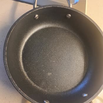 Amboss Ambos Tava Teflonu Boya Gibi Çıkıyor.