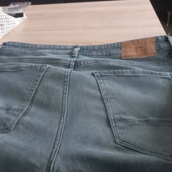 COLIN’S Pantolon Arka Cep Yırtılması