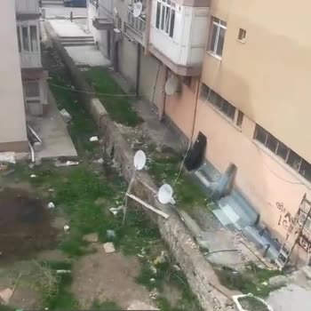 Afyonkarahisar Belediyesi Bahçeye Atılan Atıl Eşyalar Çöpler